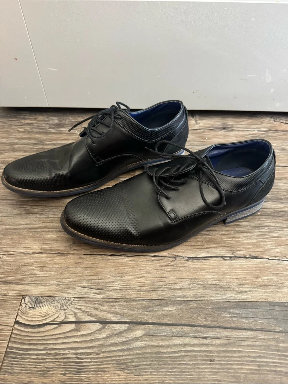 Men's Black Lace-Up Derby Shoes